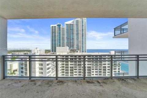 Copropriété à louer à Hollywood, Floride: 3 chambres, 209.96 m2 № 1944290 - photo 18