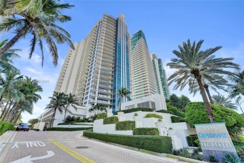 Copropriété à louer à Hollywood, Floride: 3 chambres, 209.96 m2 № 1944290 - photo 1