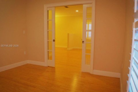 Casa en alquiler en Miami, Florida, 3 dormitorios, 114.83 m2 № 2052004 - foto 10