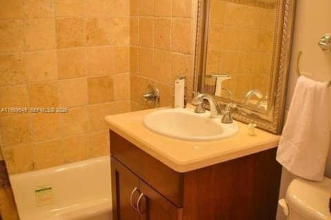 Casa en alquiler en Miami, Florida, 3 dormitorios, 114.83 m2 № 2052004 - foto 21