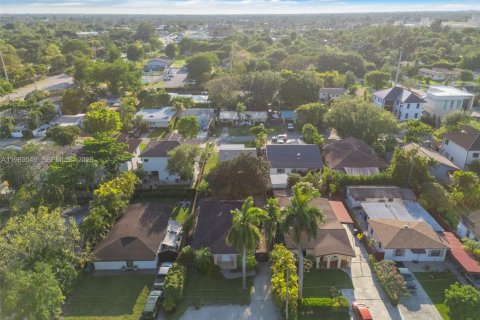 Casa en alquiler en Miami, Florida, 3 dormitorios, 114.83 m2 № 2052004 - foto 29