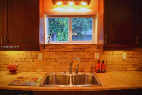 Casa en alquiler en Miami, Florida, 3 dormitorios, 114.83 m2 № 2052004 - foto 11