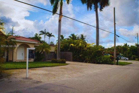 Casa en alquiler en Miami, Florida, 3 dormitorios, 114.83 m2 № 2052004 - foto 4