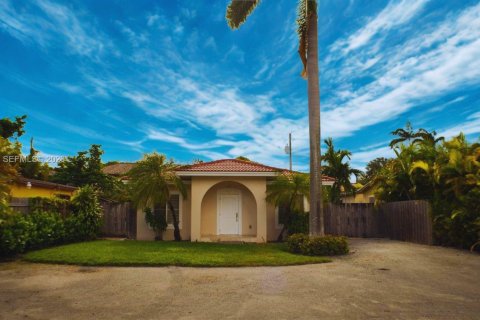 House in Miami, Florida 3 bedrooms, 114.83 sq.m. № 2052004