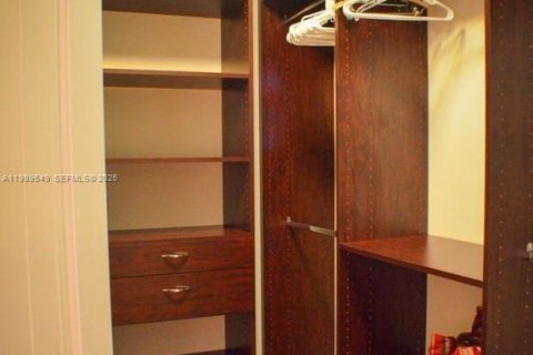 Casa en alquiler en Miami, Florida, 3 dormitorios, 114.83 m2 № 2052004 - foto 22