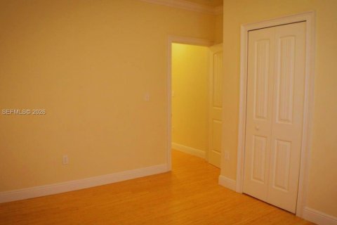 Casa en alquiler en Miami, Florida, 3 dormitorios, 114.83 m2 № 2052004 - foto 8