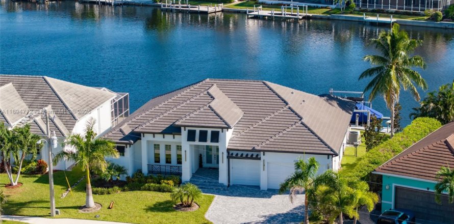 Villa ou maison à Marco Island, Floride 3 chambres № 1949234