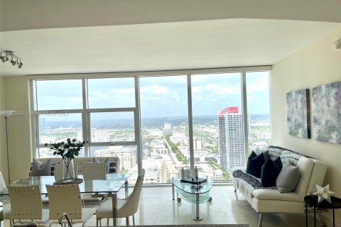 Condo in Hallandale Beach, Florida, 1 bedroom  № 1888748 - photo 10