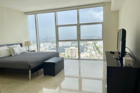 Condo in Hallandale Beach, Florida, 1 bedroom  № 1888748 - photo 19
