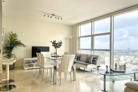 Condo in Hallandale Beach, Florida, 1 bedroom  № 1888748 - photo 4