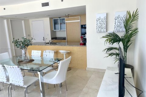 Condo in Hallandale Beach, Florida, 1 bedroom  № 1888748 - photo 7