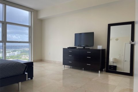 Condo in Hallandale Beach, Florida, 1 bedroom  № 1888748 - photo 24