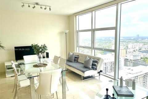 Condo in Hallandale Beach, Florida, 1 bedroom  № 1888748 - photo 5