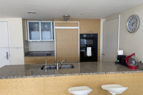 Condo in Hallandale Beach, Florida, 1 bedroom  № 1888748 - photo 14