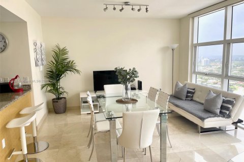 Condo in Hallandale Beach, Florida, 1 bedroom  № 1888748 - photo 3