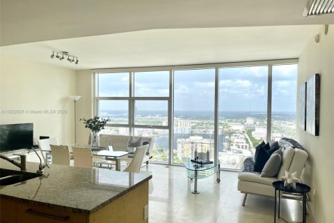 Condo in Hallandale Beach, Florida, 1 bedroom  № 1888748 - photo 6