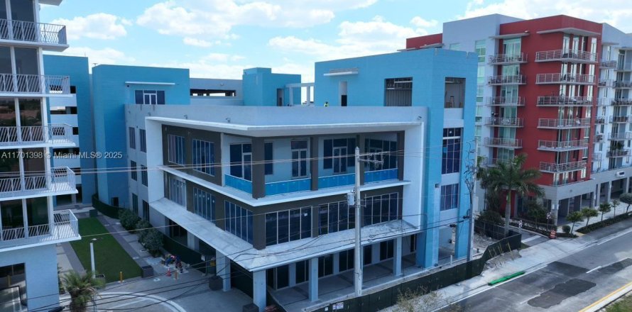 Condominio en Doral, Florida, 1 dormitorio  № 1961756