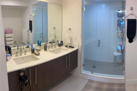 Condominio en venta en Doral, Florida, 1 dormitorio, 91.88 m2 № 1961756 - foto 9