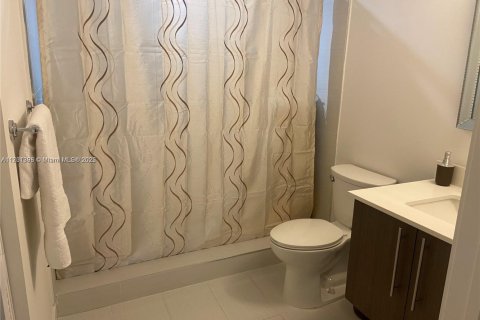 Condominio en venta en Doral, Florida, 1 dormitorio, 91.88 m2 № 1961756 - foto 7