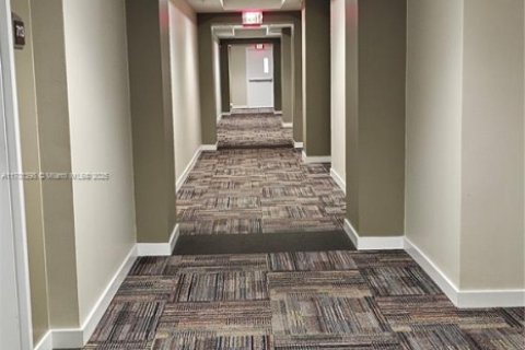 Condominio en venta en Doral, Florida, 1 dormitorio, 91.88 m2 № 1961756 - foto 17