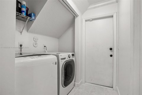 Купить виллу или дом в Санрайз, Флорида 4 спальни, 242.66м2, № 2038357 - фото 16