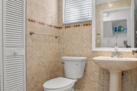 Купить виллу или дом в Санрайз, Флорида 4 спальни, 242.66м2, № 2038357 - фото 15