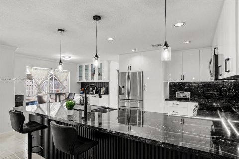 Купить виллу или дом в Санрайз, Флорида 4 спальни, 242.66м2, № 2038357 - фото 2