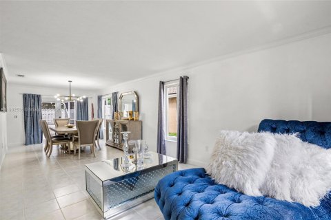 Купить виллу или дом в Санрайз, Флорида 4 спальни, 242.66м2, № 2038357 - фото 8