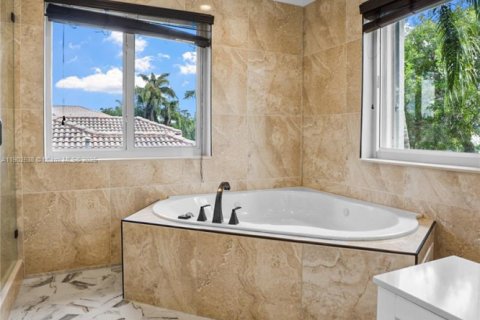 Купить виллу или дом в Санрайз, Флорида 4 спальни, 242.66м2, № 2038357 - фото 25