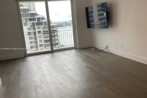 Condo in Miami, Florida, 1 bedroom № 1983664 - photo 4