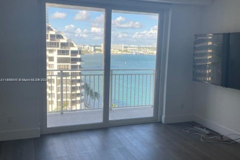 Condo in Miami, Florida, 1 bedroom № 1983664 - photo 2
