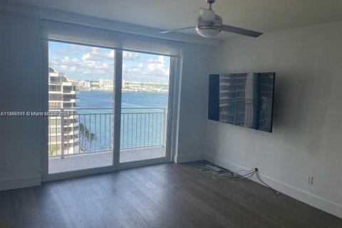 Condo in Miami, Florida, 1 bedroom № 1983664 - photo 3