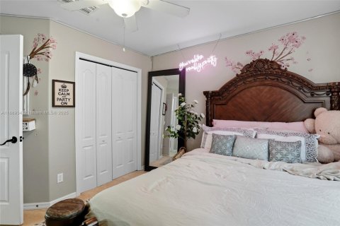 Casa en venta en Lehigh Acres, Florida, 4 dormitorios № 1941374 - foto 29