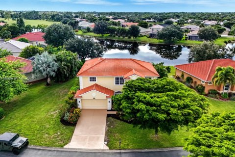 House in Lehigh Acres, Florida 4 bedrooms № 1941374 - photo 3
