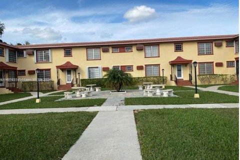 Copropriété à louer à Miami, Floride: 2 chambres, 69.68 m2 № 1806257 - photo 2