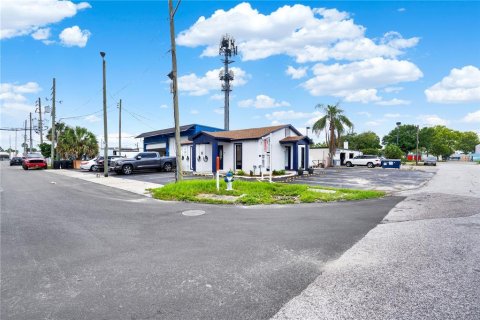 Immobilier commercial à Orlando, Floride 242.1 m2 № 2310371