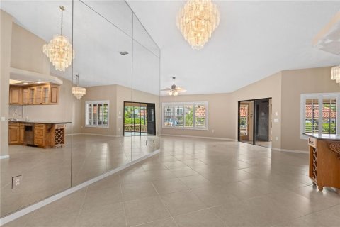 House in Palm Harbor, Florida 3 bedrooms, 214.05 sq.m. № 1749304 - photo 2