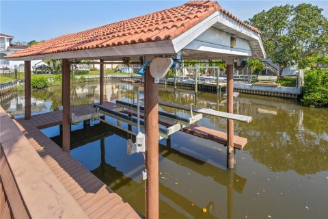 House in Palm Harbor, Florida 3 bedrooms, 214.05 sq.m. № 1749304 - photo 20