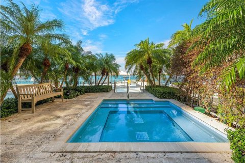 Condo in Miami Beach, Florida, 1 bedroom  № 2060069 - photo 18