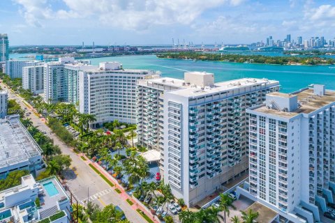 Condo in Miami Beach, Florida, 1 bedroom  № 2060069 - photo 20