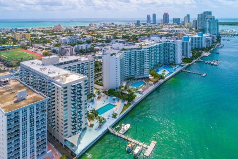Condo in Miami Beach, Florida, 1 bedroom  № 2060069 - photo 19
