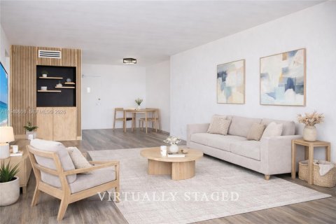 Condo in Miami Beach, Florida, 1 bedroom  № 2060069 - photo 3