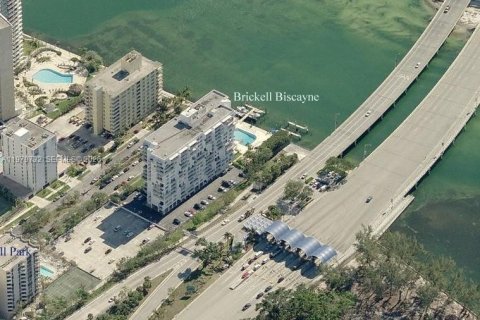 Кондоминиум с 1 спальней в Майами, Флорида № 2046143