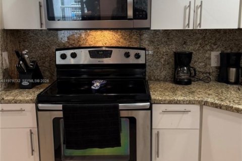 Снять в аренду кондоминиум в Майами, Флорида 1 спальня, 74.6м2, № 2046143 - фото 9