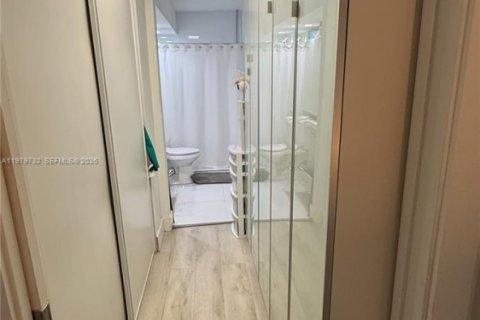Снять в аренду кондоминиум в Майами, Флорида 1 спальня, 74.6м2, № 2046143 - фото 15