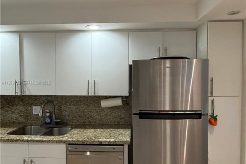 Снять в аренду кондоминиум в Майами, Флорида 1 спальня, 74.6м2, № 2046143 - фото 8