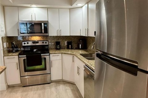 Снять в аренду кондоминиум в Майами, Флорида 1 спальня, 74.6м2, № 2046143 - фото 10