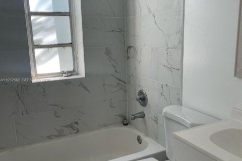 Condominio en alquiler en Miami Beach, Florida, 39.95 m2 № 2006702 - foto 9