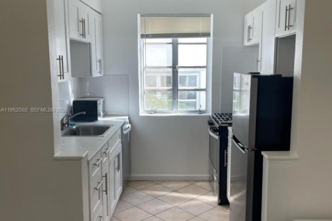 Condominio en alquiler en Miami Beach, Florida, 39.95 m2 № 2006702 - foto 10