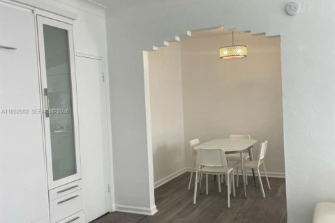 Condominio en alquiler en Miami Beach, Florida, 39.95 m2 № 2006702 - foto 7